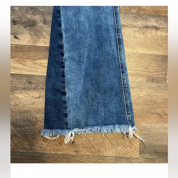 Altar'd State | High Rise Raw Hem Flare Bell
Bottom Jeans denim mid wash sz 26 - Picture 7 of 7